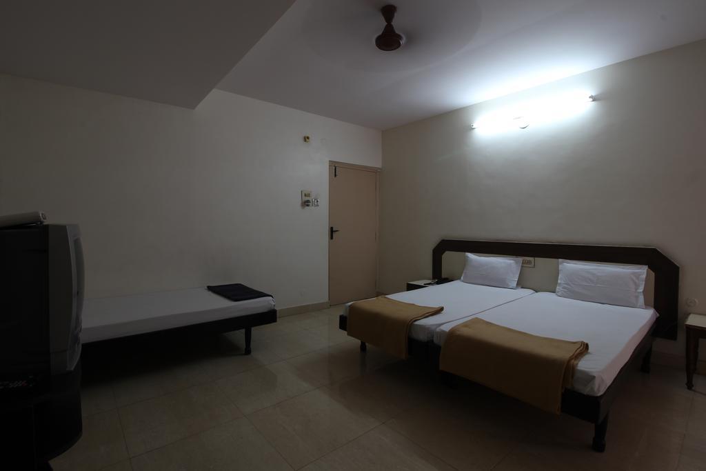 Hotel Maya Deluxe Хидерабад Екстериор снимка